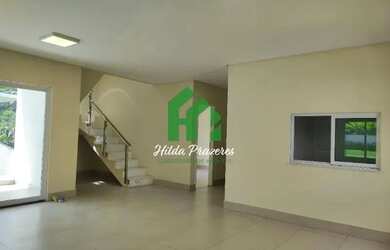 Imagem: A casa em condomínio possui 4 Dormitórios, 4 Banheiros, 5