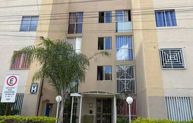 Imagem: O apartamento possui 2 Dormitórios, 1 Banheiro, 1 Vaga na garagem