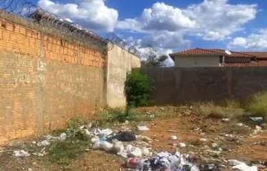 Imagem: O terreno possui 165m² de Área e está localizado em Canelas