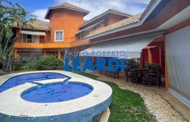 Imagem: A casa em condomínio possui 4 Dormitórios, 5 Banheiros, 5