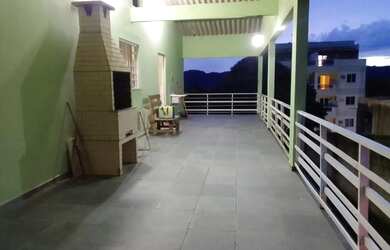 Imagem: A casa possui 1 Dormitório, Acomodam 8 pessoas, 3 Vagas na