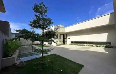 Imagem: A casa em condomínio possui 5 Dormitórios, 5 Banheiros, 3