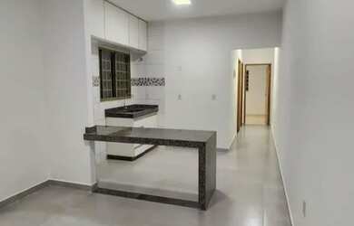 Imagem: A casa possui 2 Dormitórios, 1 Banheiro, 1 Vaga na garagem