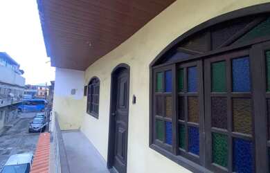 Imagem: A casa possui 4 Dormitórios, 2 Banheiros, 1 Vaga na garagem