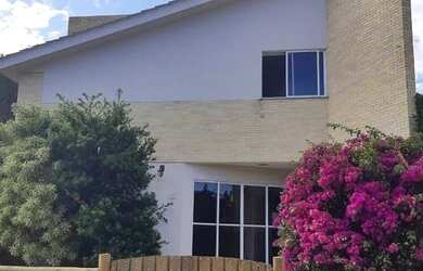 Imagem: A casa em condomínio possui 4 Dormitórios, 5 Banheiros, 5