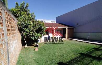 Imagem: A casa possui 3 Dormitórios, 1 Banheiro, 3 Vagas na garagem