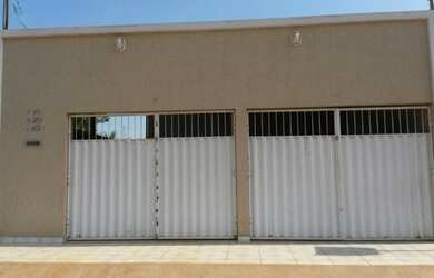 Imagem: A casa possui 2 Dormitórios, 1 Banheiro, 1 Vaga na garagem