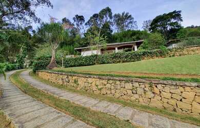 Imagem: A fazenda possui 450m² de Área e está localizado em Corrêas