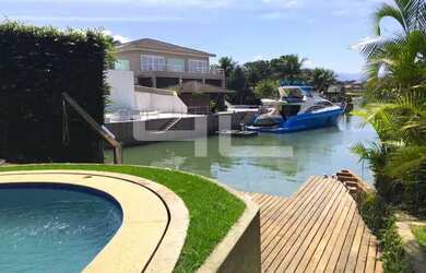 Imagem: A casa em condomínio possui 5 Dormitórios, 5 Banheiros, 3