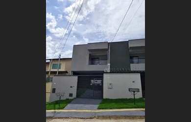 Imagem: A casa possui 3 Dormitórios, 4 Banheiros, 3 Vagas na garagem