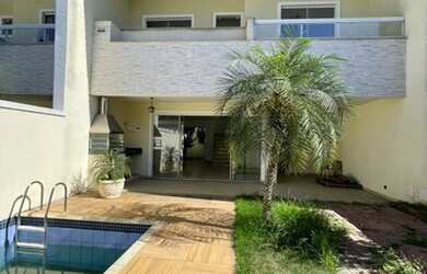 Imagem: A casa em condomínio possui 4 Dormitórios, 5 Banheiros, 2