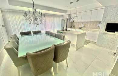 Imagem: A casa em condomínio possui 3 Dormitórios, 2 Banheiros, 3