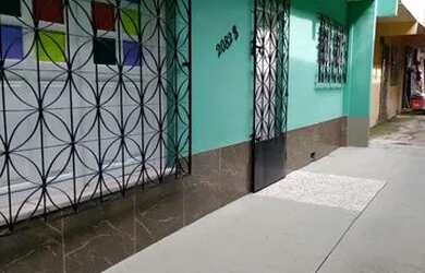 Imagem: A casa possui 2 Dormitórios, 1 Banheiro e está localizado