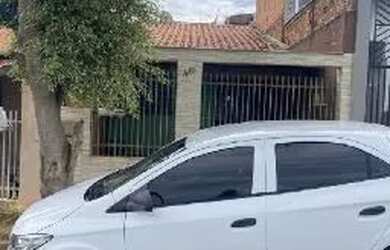Imagem: A casa possui 2 Dormitórios, 1 Banheiro, 1 Vaga na garagem