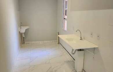 Imagem: O apartamento possui 2 Dormitórios, 1 Banheiro, 1 Vaga na garagem