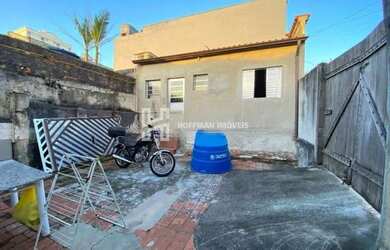 Imagem: A casa possui 2 Dormitórios, 2 Banheiros, 2 Vagas na garagem