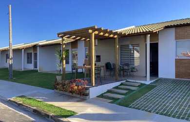 Imagem: A casa possui 2 Dormitórios, 1 Banheiro, 1 Vaga na garagem