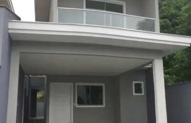 Imagem: A casa possui 3 Dormitórios, 3 Banheiros, 2 Vagas na garagem