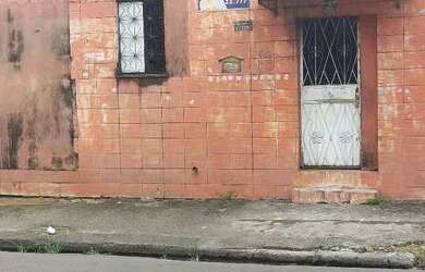 Imagem: A casa possui 2 Dormitórios, 1 Banheiro e está localizado