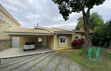 Imagem: A casa possui 4 Dormitórios, 5 Banheiros, 4 Vagas na garagem
