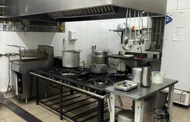 Imagem: O depósito possui 5 Vagas na garagem e 600m² de Área e está