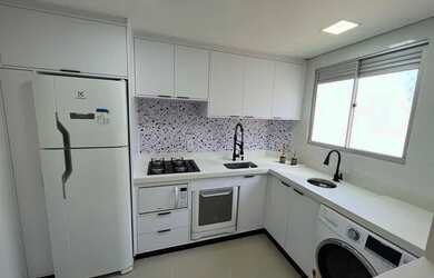 Imagem: O apartamento possui 2 Dormitórios, 1 Banheiro, 1 Vaga na garagem