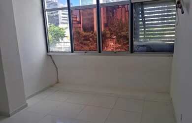 Imagem: O depósito possui 1 Vaga na garagem, 27m² de Área e está