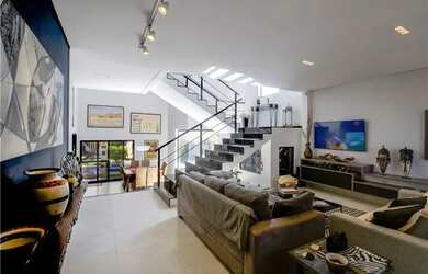 Imagem: A casa em condomínio possui 4 Dormitórios, 5 Banheiros, 2