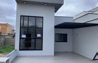 Imagem: A casa em condomínio possui 3 Dormitórios, 2 Banheiros, 2