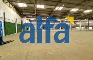 Imagem: O depósito possui 5 Vagas na garagem, 3500m² de Área e está