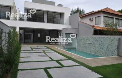 Imagem: A casa em condomínio possui 5 Dormitórios, 5 Banheiros, 4