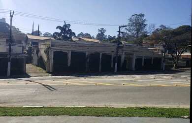 Imagem: O depósito possui 5 Vagas na garagem, 1.300m² de Área e