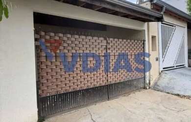 Imagem: A casa possui 2 Dormitórios, 1 Banheiro, 2 Vagas na garagem