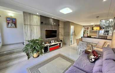 Imagem: A casa possui 3 Dormitórios, 2 Banheiros, 2 Vagas na garagem