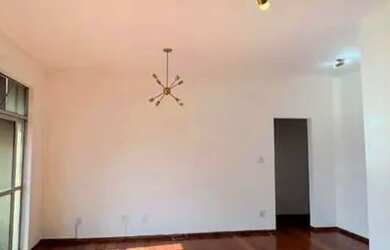 Imagem: O apartamento possui 3 Dormitórios, 1 Banheiro, 1 Vaga na garagem