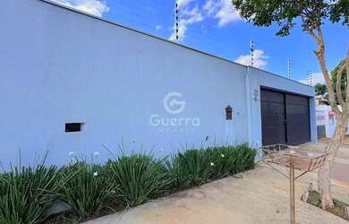 Imagem: A casa possui 4 Dormitórios, 1 Banheiro, 4 Vagas na garagem