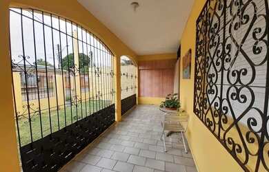 Imagem: A casa possui 2 Dormitórios, 1 Banheiro, 90m² de Área e