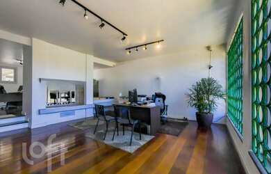 Imagem: A casa possui 3 Dormitórios, 4 Banheiros, 4 Vagas na garagem