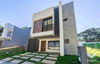 Imagem: A casa possui 3 Dormitórios, 3 Banheiros, 2 Vagas na garagem