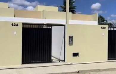 Imagem: A casa possui 2 Dormitórios, 1 Banheiro, 2 Vagas na garagem