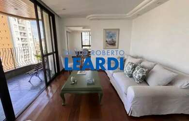 Imagem: O apartamento possui 4 Dormitórios, 5 Banheiros, 3 Vagas na