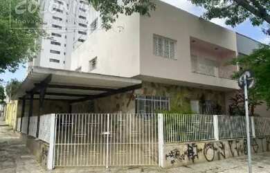 Imagem: A casa possui 4 Dormitórios, 3 Banheiros, 3 Vagas na garagem