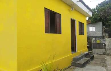 Imagem: A casa possui 2 Dormitórios, 2 Banheiros, 2 Vagas na garagem