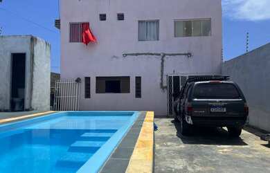 Imagem: A casa possui 3 Dormitórios, 4 Banheiros, 3 Vagas na garagem