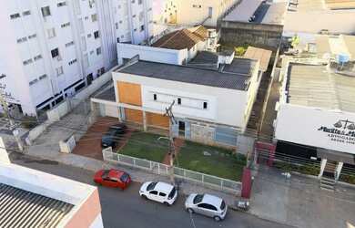 Imagem: A casa possui 5 Dormitórios, 4 Banheiros, 5 Vagas na garagem