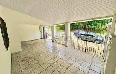 Imagem: A casa possui 3 Dormitórios, 1 Banheiro, 2 Vagas na garagem