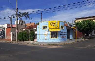 Imagem: A casa possui 2 Dormitórios, 2 Banheiros, 1 Vaga na garagem