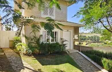 Imagem: A casa possui 3 Dormitórios, 4 Banheiros, 4 Vagas na garagem