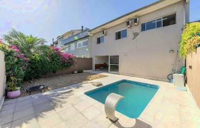 Imagem: A casa em condomínio possui 3 Dormitórios, 3 Banheiros, 2