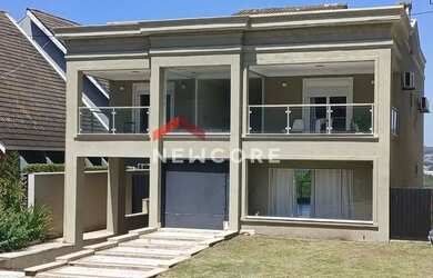 Imagem: A casa em condomínio possui 4 Dormitórios, 5 Banheiros, 5